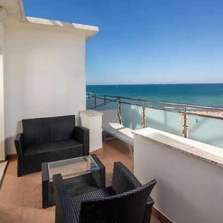 Des Nations - Vintage Sul Mare 4* ريتشيوني