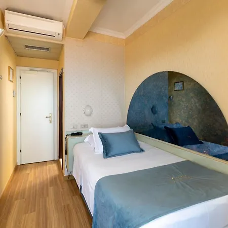 Des Nations - Vintage Sul Mare 4* Riccione