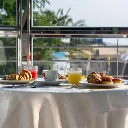 Des Nations - Vintage Sul Mare 4* ريتشيوني