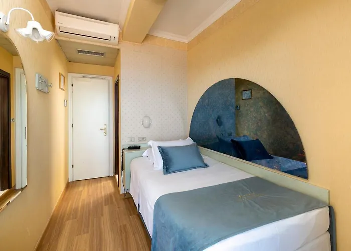 Des Nations - Vintage Sul Mare 4* Riccione